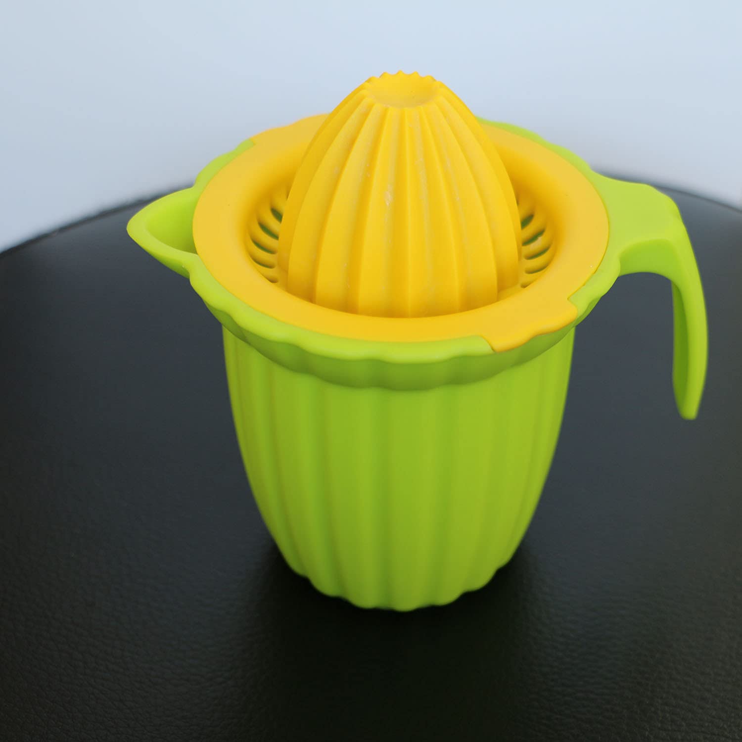 Amazon｜ののじ しぼり器 スクイーザー ぎゅっと生搾りレモン CUP LSQ