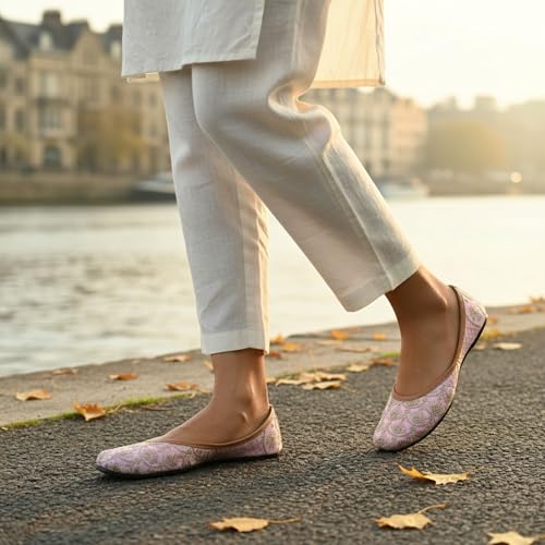 Image of DFR Women's Embroidered Punjabi Mojaris Jutti Juti's Shoe