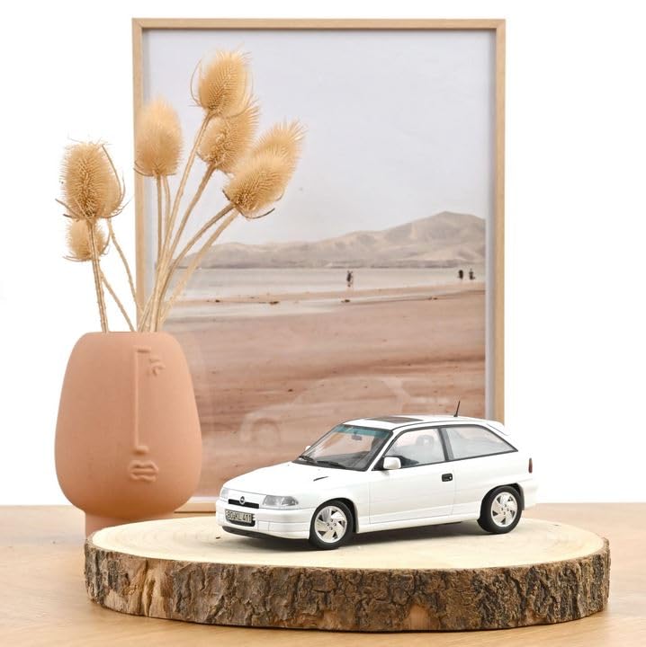 Opel Astra GSi 1991 NOREV 1/18 Blanc Casablanca : idée cadeau idéale pour collectionneur