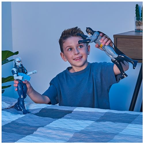 Batman S1-Actionfigur, 30 cm groß, voll beweglich für spannende Abenteuer und actionreiche Stunts, Spielzeug für Kinder ab 4 Jahren, original Comic-Design