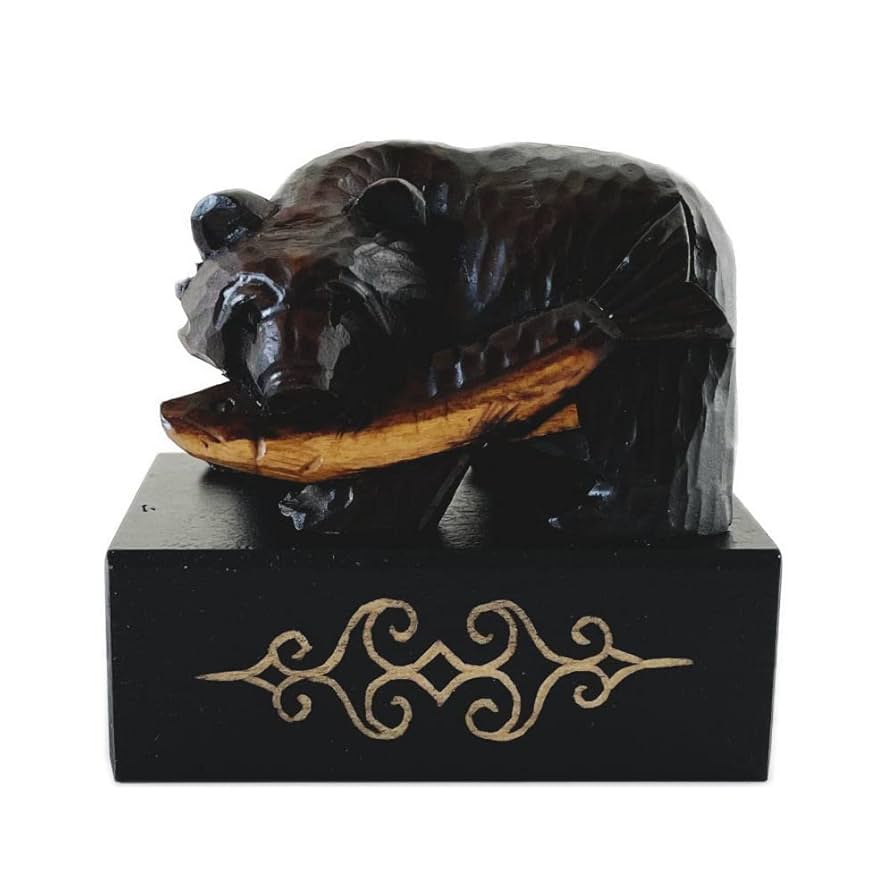 熊の置物 Amazon.co.jp: 鮭をくわえた 木彫り熊の置物 Mサイズ（約6