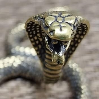 金属製コブラと蛇の彫刻 金属製コブラと蛇の彫刻 金属製コブラと蛇の彫刻 金属製