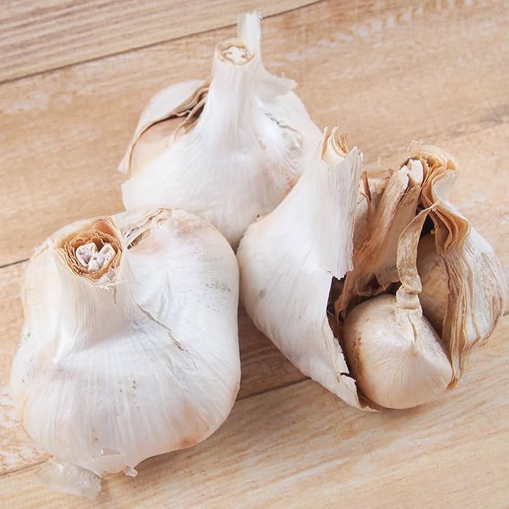 Amazon.co.jp: 【驚愕のサイズ！】国産 生ジャンボにんにく1kg【MOA