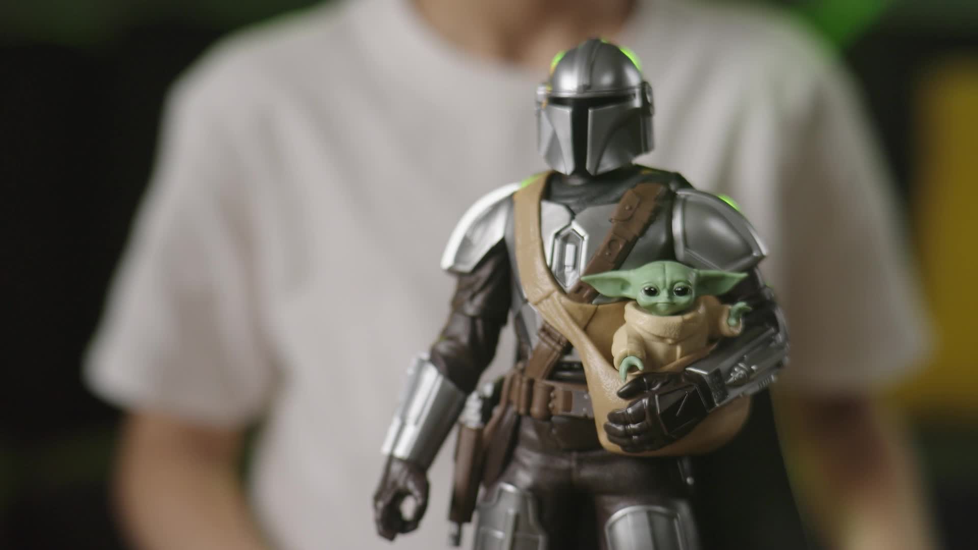 Star Wars Galactic Action The Mandalorian & Grogu Interactive Electronic 30- cm-scale Figures, Toys Children Aged 4 and Up Star Wars Galactic Action The Mandalorian & Grogu Interactive Electronic 30- cm-scale Figures, Toys Children Aged 4 and Up