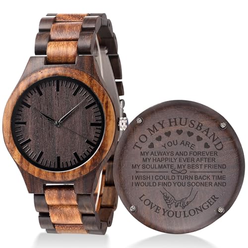 Montre en bois gravée homme ébène zèbre, l'accessoire idéal des aventures du quotidien