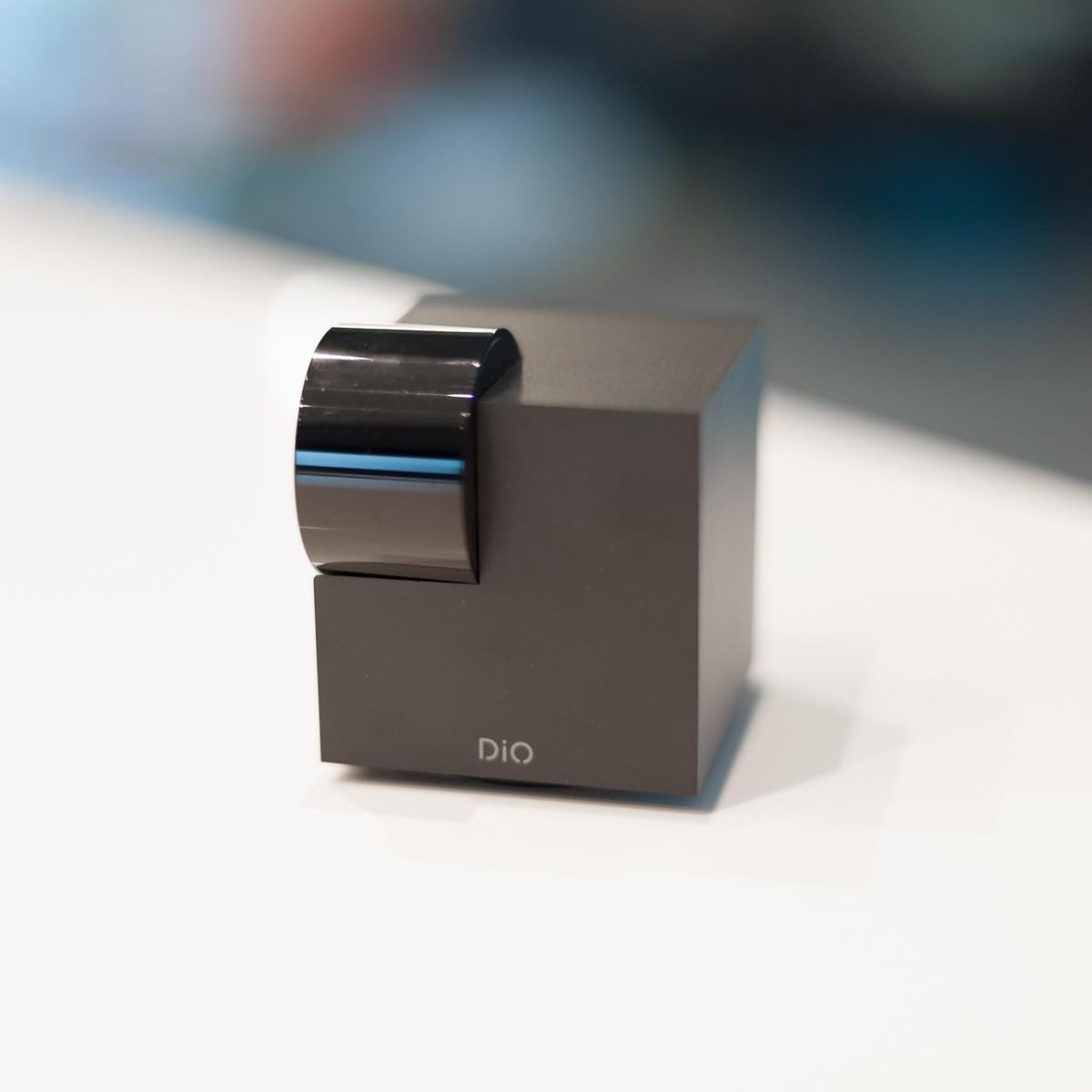 DiO Connected Home Caméra Wi-FI rotative intérieure avec Mode privé 1280x1080p