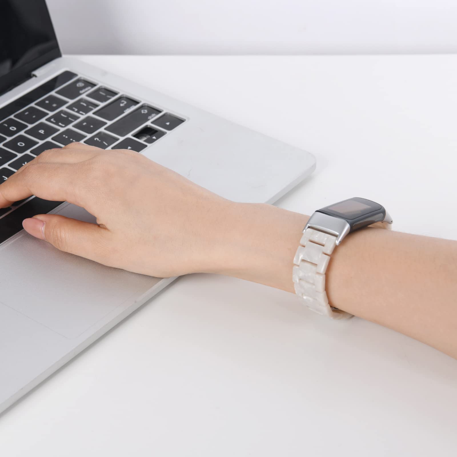 Wongeto Resin Straps Compatible with Fitbit Charge 5 Strap - Image 2