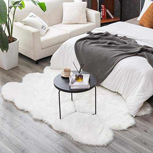 Carvapet Soft Fluffy Rugs Faux Fur Sheepskin Area Rug for Bedroom Floor Mat Carpet for Living Room Nursery 4 x 6 Feet,White