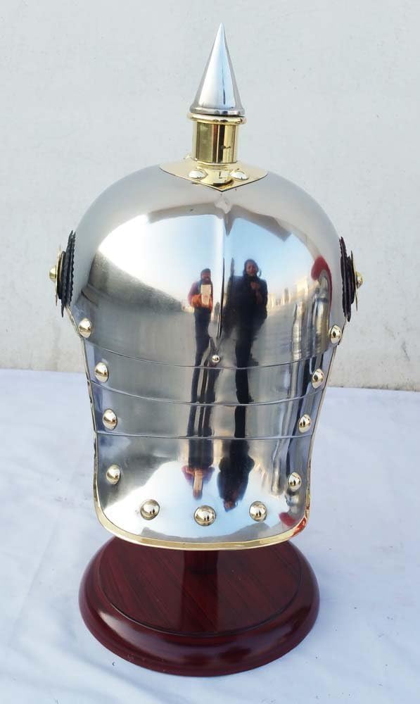 Replica del casco prussiano tedesco in acciaio e ottone Pickelhaube Casco da ufficiale militare a punta
