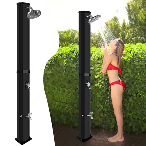 Grande Capacità e Regolazione della Temperatura: la doccia solare per piscina può contenere fino a 60 litri d'acqua e raggiungere una temperatura massima di 60°C, offrendoti un'esperienza di doccia completa e perfetta all'aperto. Il rubinetto flessibile ti permetterà di regolare la temperatura e la pressione dell'acqua, e l'utilizzo della doccia sarà agevolato dalla testina orientabile a 360°.