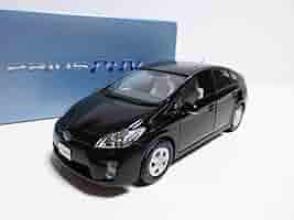 プリウスPHVミニカー 3台セット 黒・銀・赤 プリウスPHVミニカー 3台セット 黒・銀・赤 Amazon | 1/30