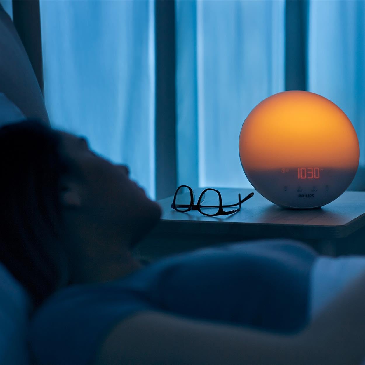 Philips Wake-up Light HF3531/01, Sonnenaufgangssimulation, 20 Lichtstärken, 7 Klänge, Mitternachtslicht