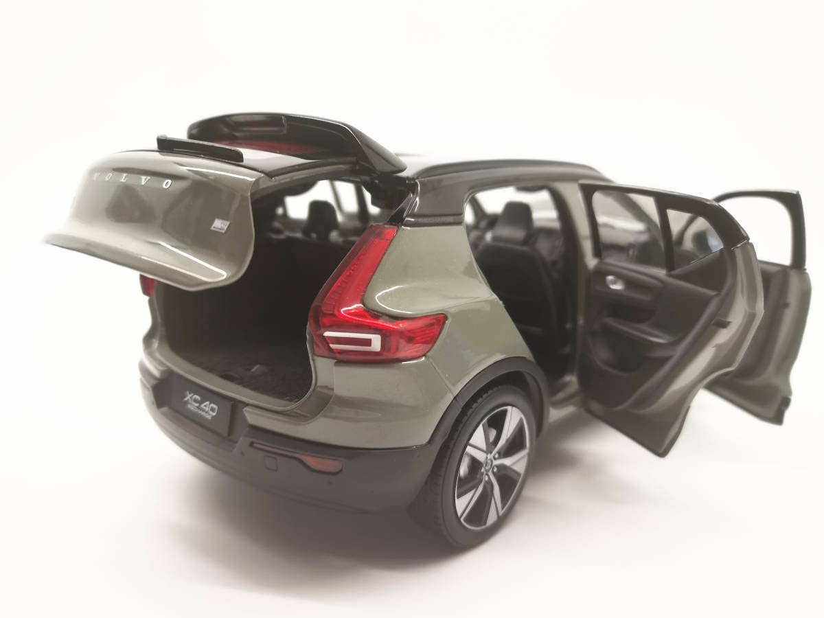 VOLVO XC40 1/18 ミニカー 1:18 VOLVO XC40 - 2022 - Verde metallizzato