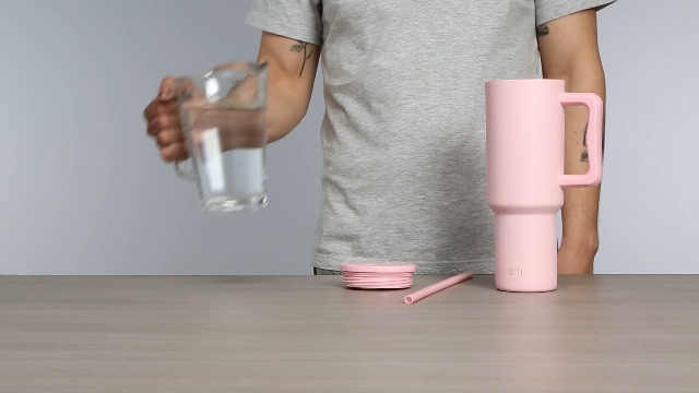 Simple Modern Gobelet Thermique avec Poignée et Paille | Grande Carafe d'Eau Isolée en Acier Inoxydable | Cadeaux pour Femmes et Hommes | Trek Collection | 1480ml | Sea Glass Sage