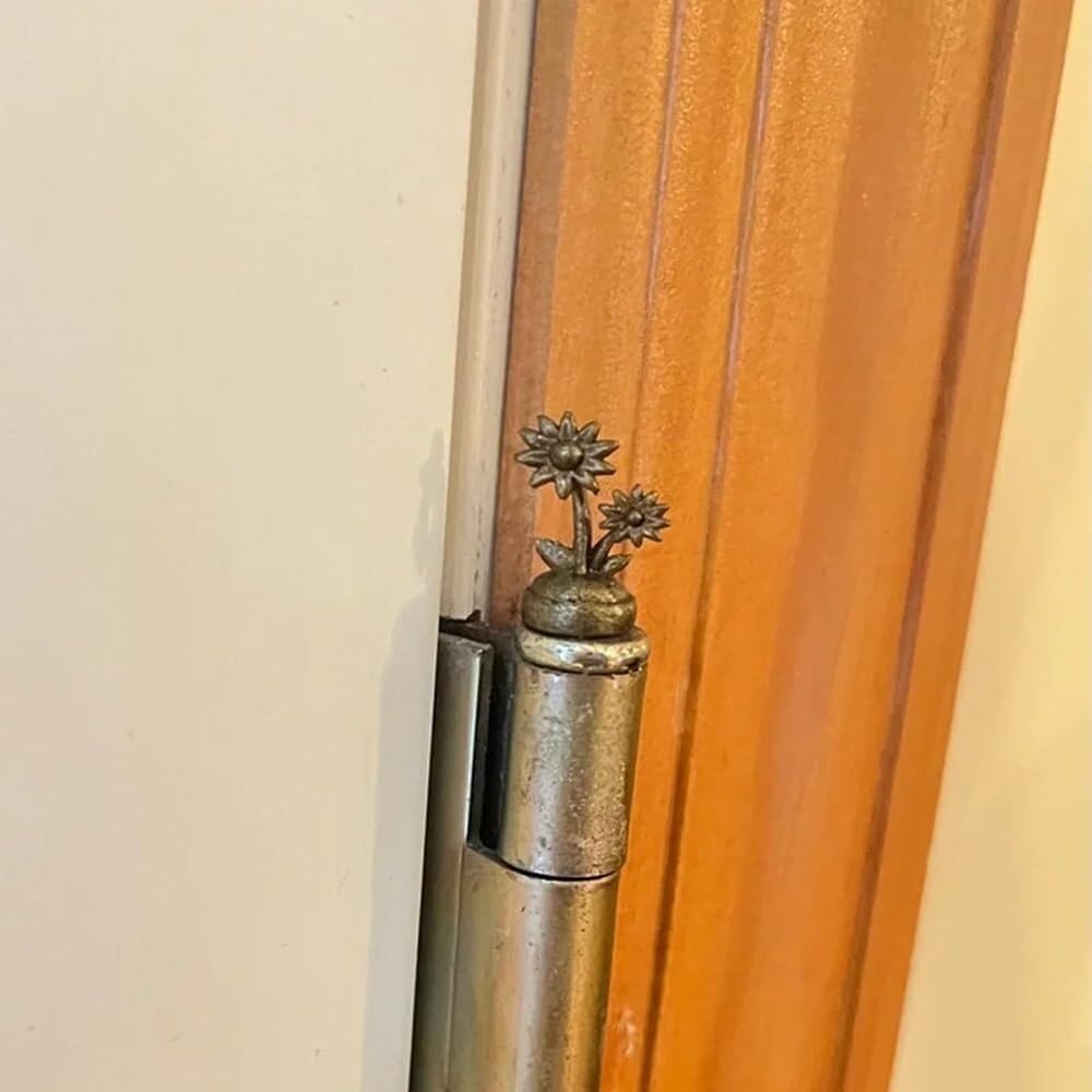VNVPRM Brass Hinge Head Home Decoration, 3Pcs Vintage Mini Animal Door Hinge Heads Decorative Topper, Animal Door Hinge Pin Topper Home Decoration, Magnetic Hinge for Animal Lovers(Flower)