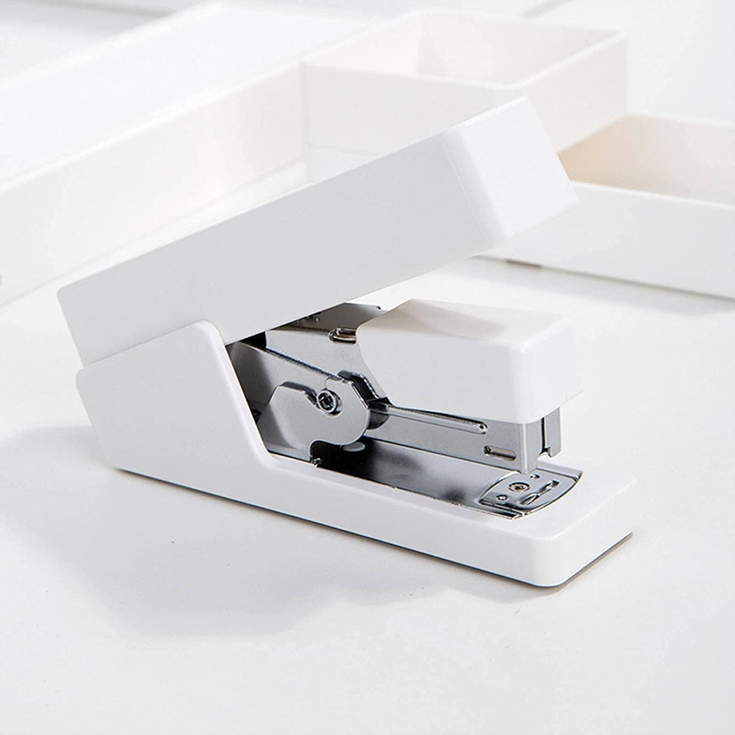 Cucitrice Da Scrivania Pinzatrice senza sforzo for impieghi gravosa 24/6 26/6 con 1000 PCS Staples PowerSaving Binding Binding Mahine Cancelleria forniture for ufficio Spillatrici Per Ufficio(White Wi