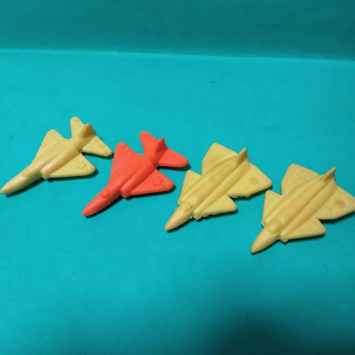 Amazon | 昭和レトロ 70年代 戦闘機 戦車 消しゴム 色々 大量 11機