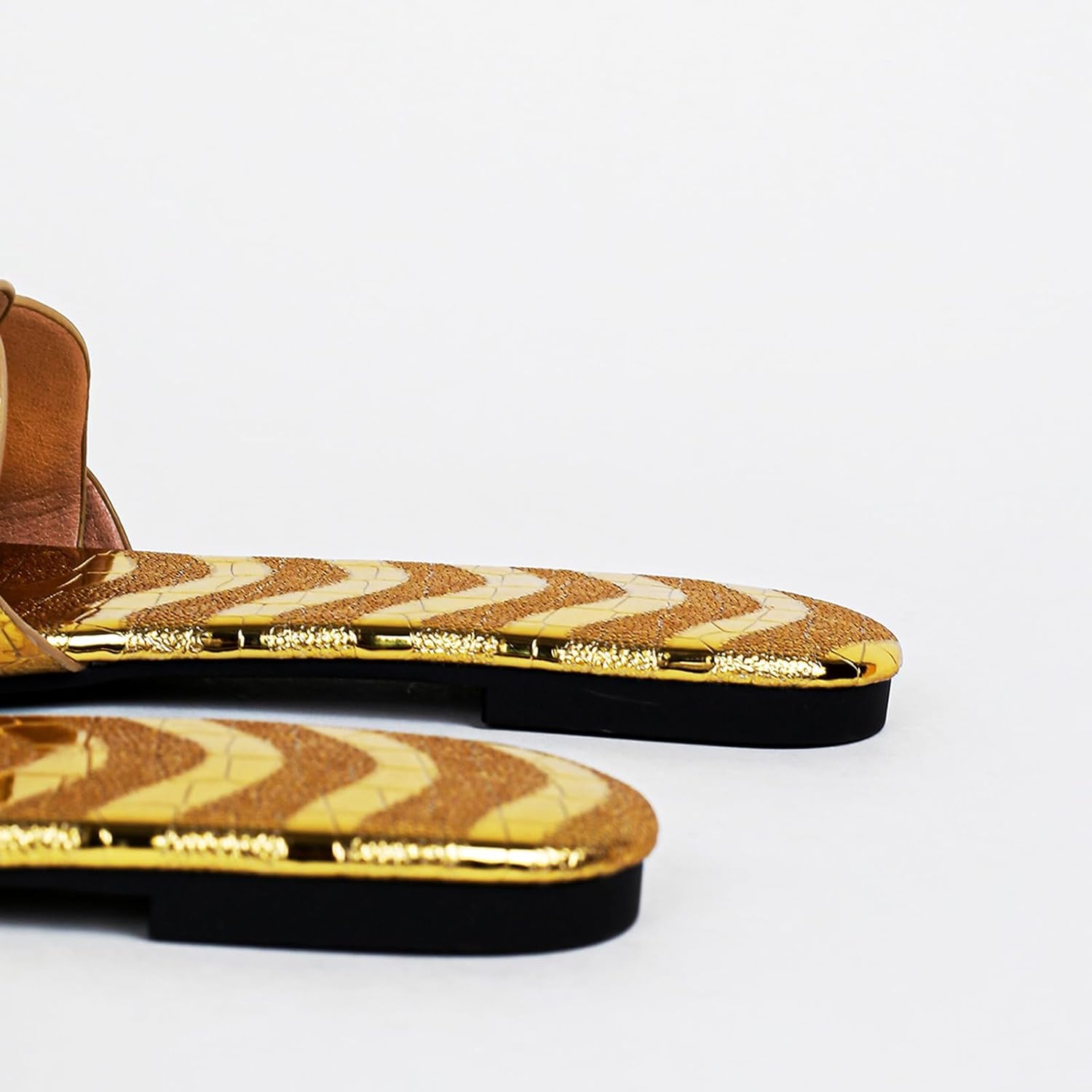 Women'S Gold Textured Flat Sexy Slippers Fashionable Pointed Non-Slip Party Nightclub Slip-On Sandals - Image 4