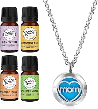 Wild Essentials MOM Aromatherapy Necklace Diffuser يشمل 4 الزيوت الأساسية النقية ، اللافندر ، عشبة الليمون ، البرتقال ، النعناع - سلسلة / قلادة من الفولاذ المقاوم للصدأ ، 12 وسادة ، مجموعة هدايا
