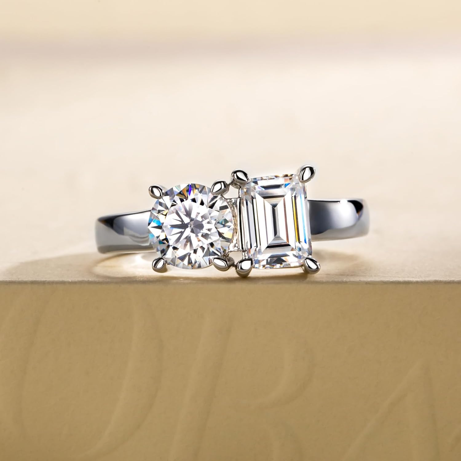 2CT-4CT Cubic Zirconia Engagement Ring Round Cut/Oval Cut/Emerald Cut 5A Grade CZ Wedding Ring D Color Lab Grown Diamond Promise Anniversary Ring for Women