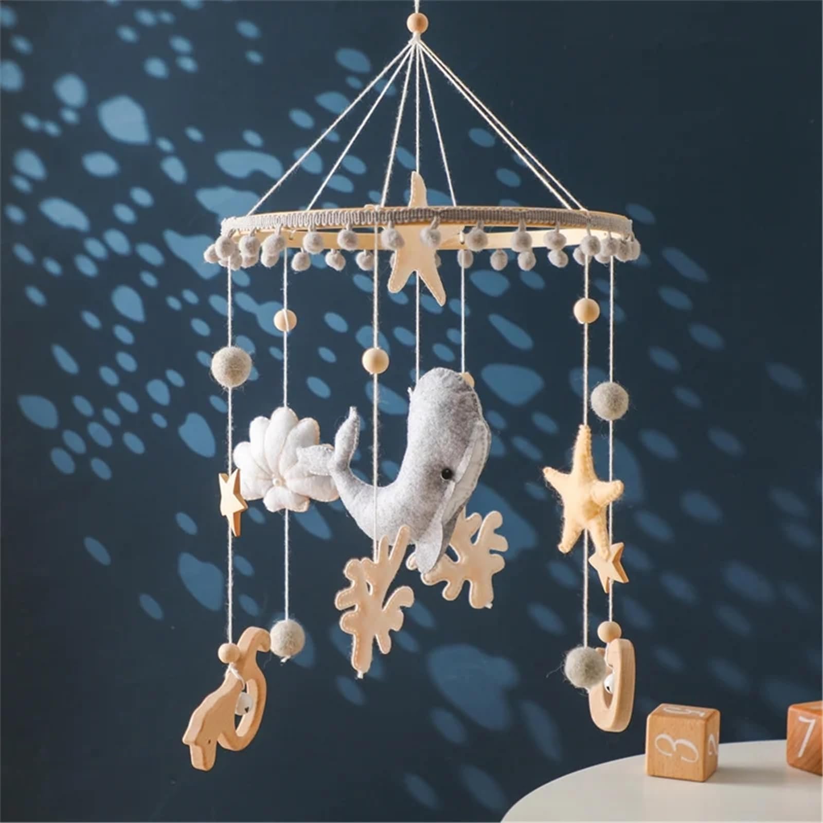 Herfair Meer Welt Mobile Baby Windspiele, 3D Delphine Mobile Baby Holz mit Filzbällen, Mobile Baby Mädchen Bettglocke Anhänger für Babybett Jungen und Mädchen (Grau)