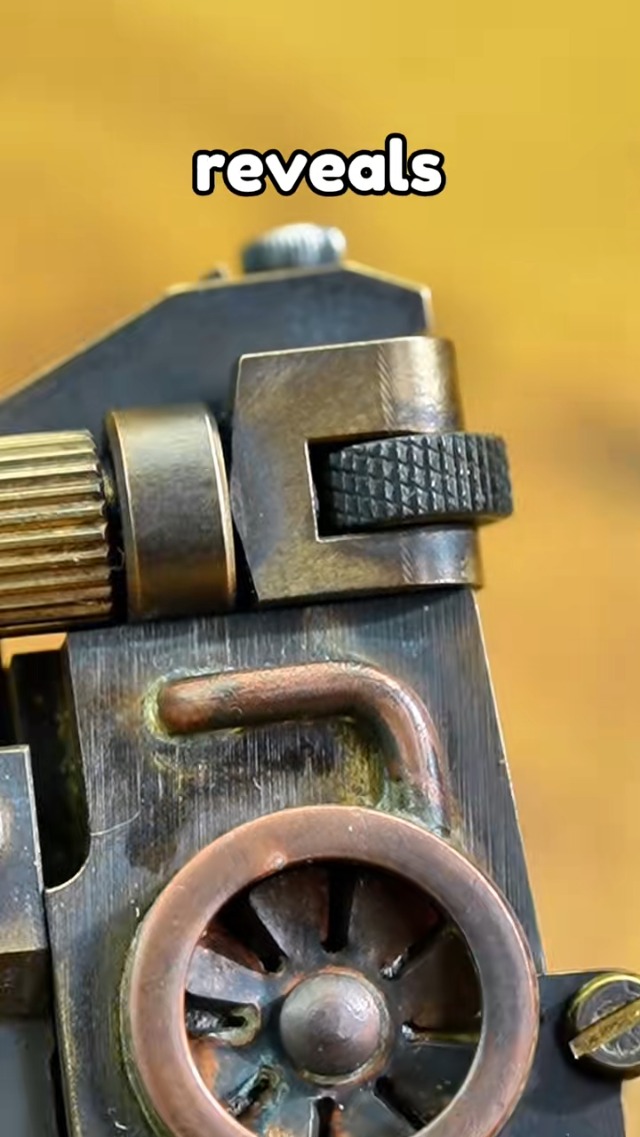 Encendedor THORENS steampunk de latón y queroseno miniatura 7