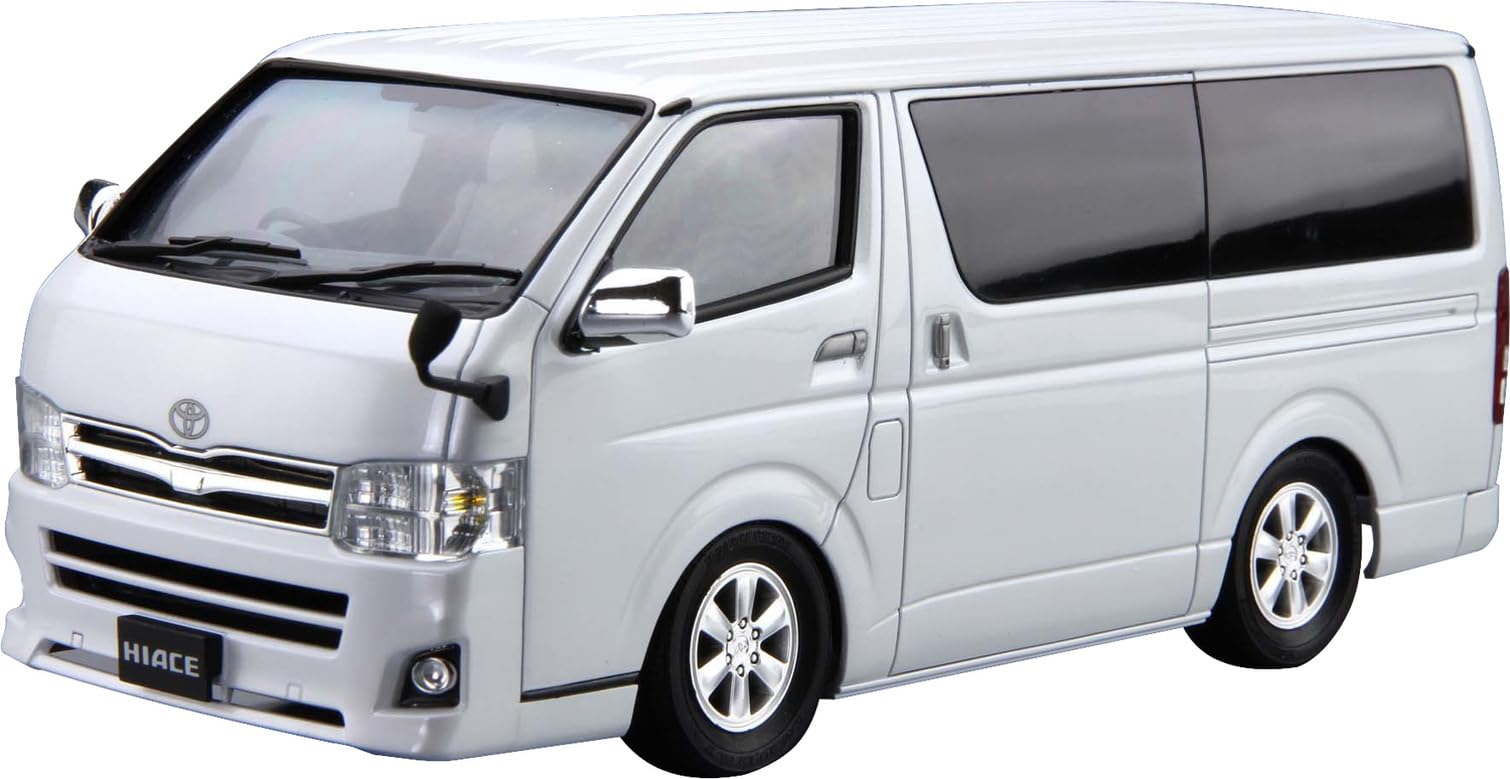 Aoshima Toyota TRG200V Hiace Super GL ’10 1:24 Model Kit