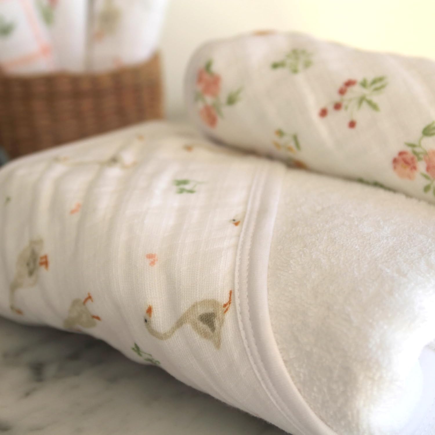 aden + anais Essentials Baby-Badetuch mit Kapuze, superweich, 100 % Baumwolle, 2 Stück, Landhaus-Blumenmuster