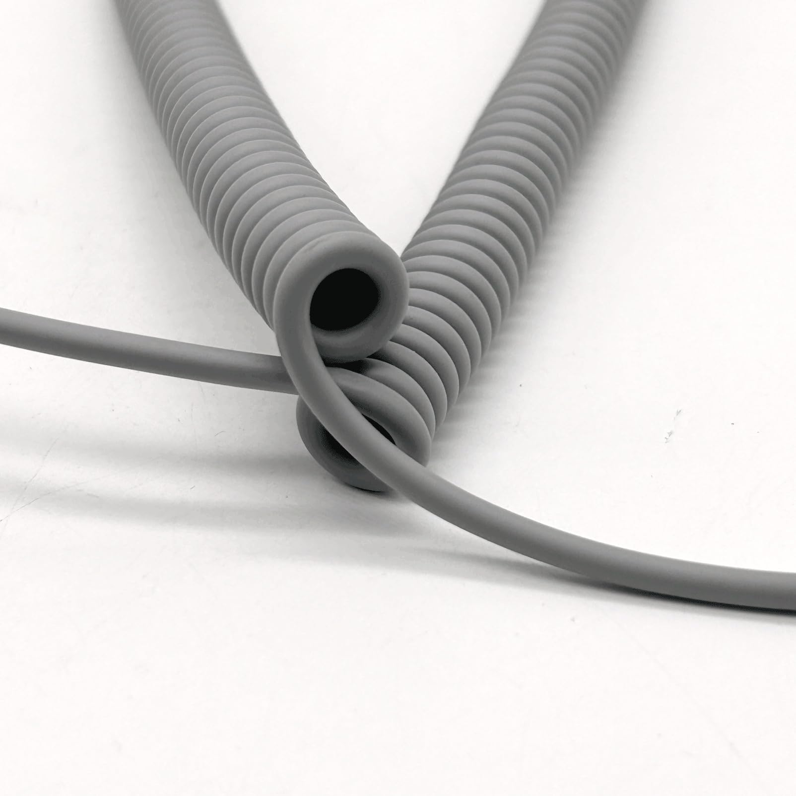 Graues 2-adriges Spiralkabel 17AWG 1mm2 Hitzebeständiges Polyurethan Dehnbare 15 Meter Leitung Elastizität
