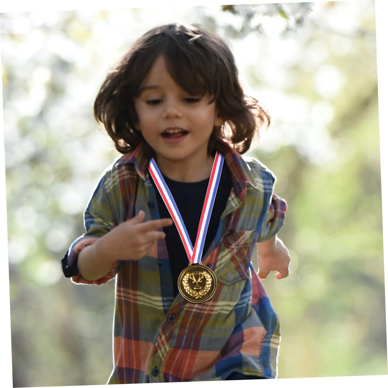 TOYANDONA Medallas de Premios Deportivos para Niños 50 Piezas Galvanizadas Oro Metal con Cinta para Fútbol y Baloncesto Eventos Escolares Fiestas Deportivas