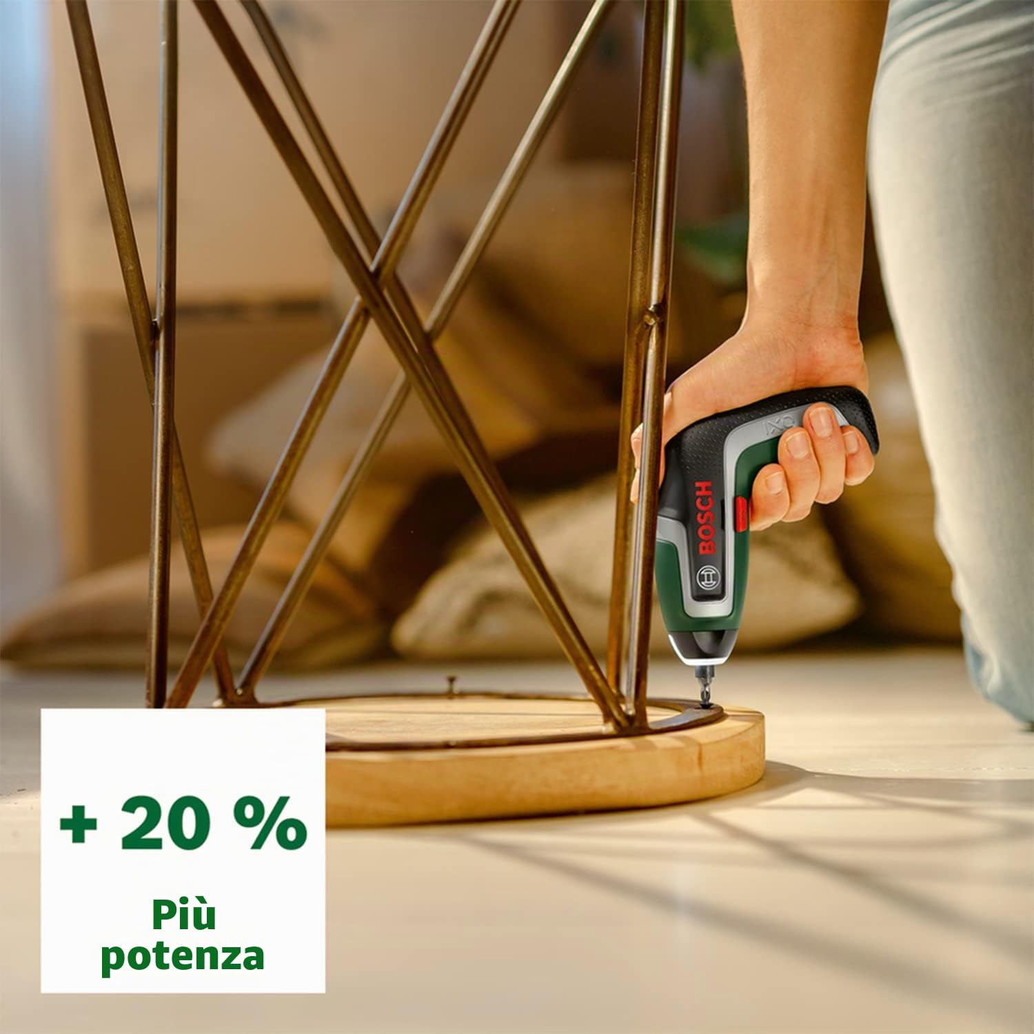 Bosch Cacciavite a Batteria Compatto IXO con Set di Livelle, Gen 7th, 3.6 V, 2 Ah, 5.5 Nm, con Mini Livella a Bolla e Cavo Micro-USB, Compatibile con la Serie IXO di Accessori, Viti fino a 190 viti