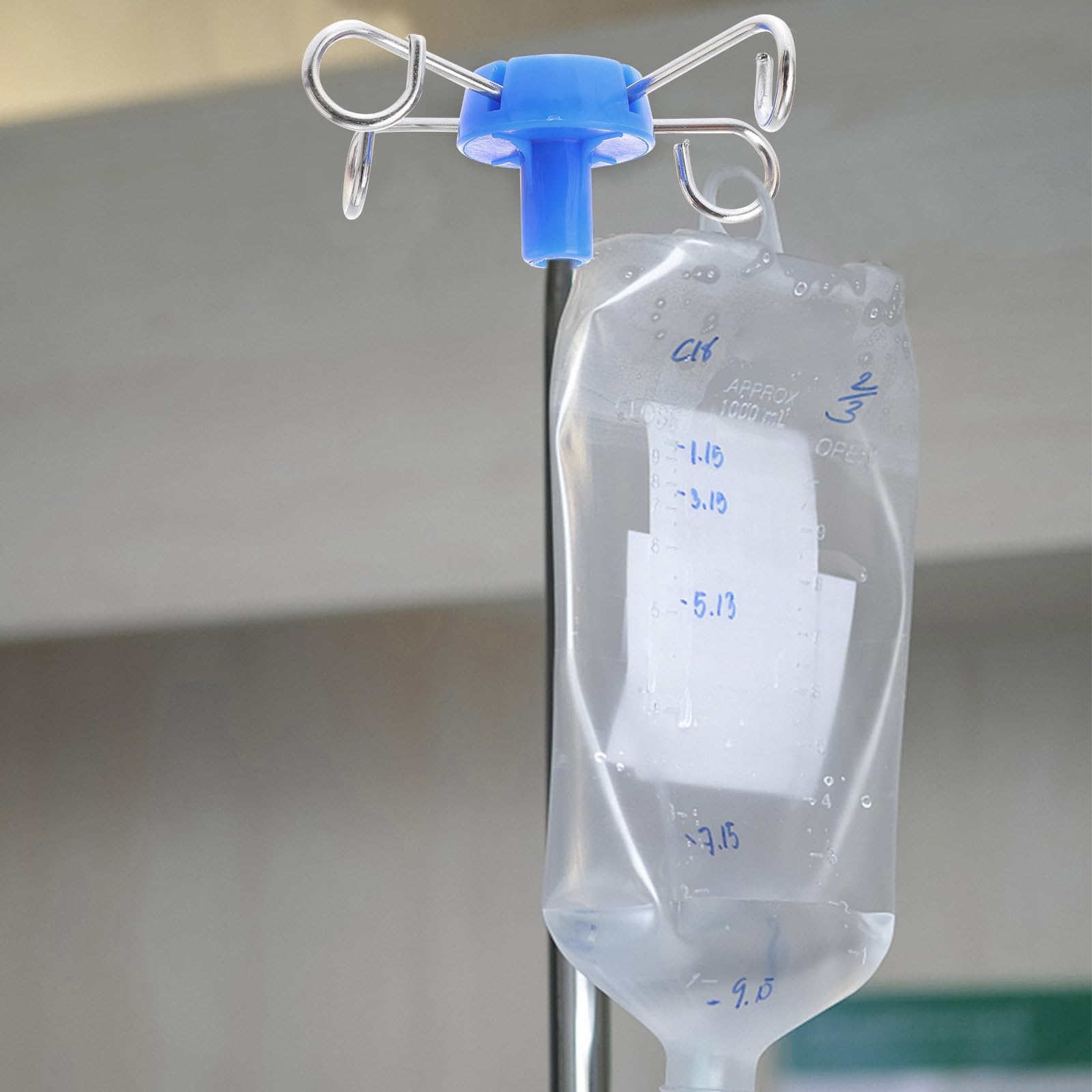 ORFOFE Soporte portátil para suero intravenoso con gancho azul, accesorio para estante de infusión de 13 mm, gancho pequeño para uso clínico, hospitalario y doméstico, pieza ligera y duradera