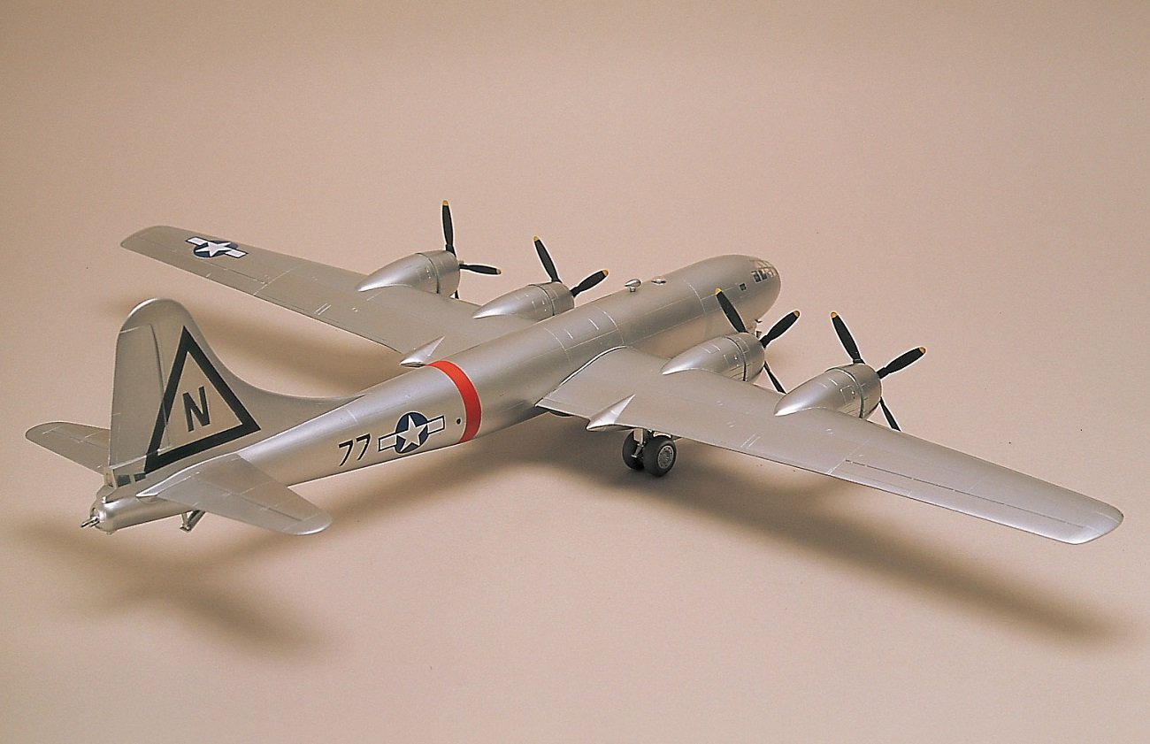 Amazon | 童友社 1/72 B-29A スーパーフォートレス エノラ・ゲイ  