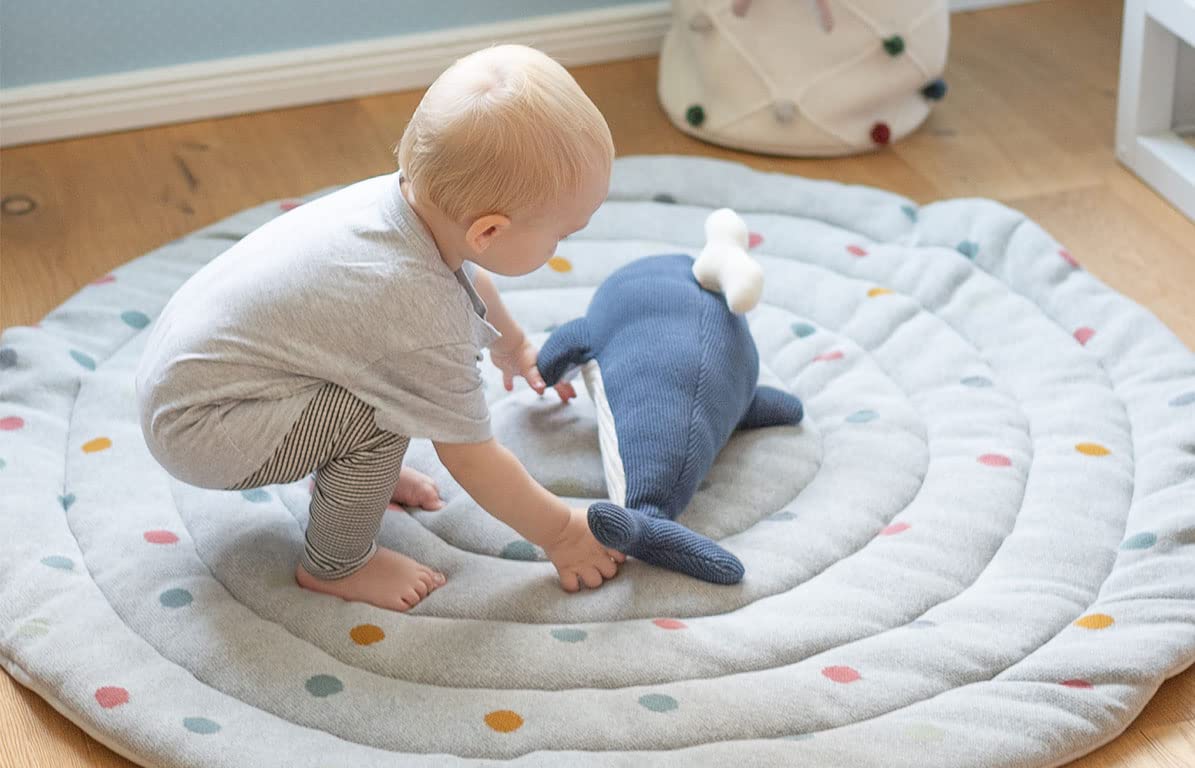 Kindsgut Krabbeldecke Baby rund 120 cm, Baumwolle, Punkte Grau | Gepolsterte Spieldecke 5 cm ab Geburt, OEKO-TEX, Krabbelmatte für Motorik und Bauchlage, waschbar, rollbar, Unisex