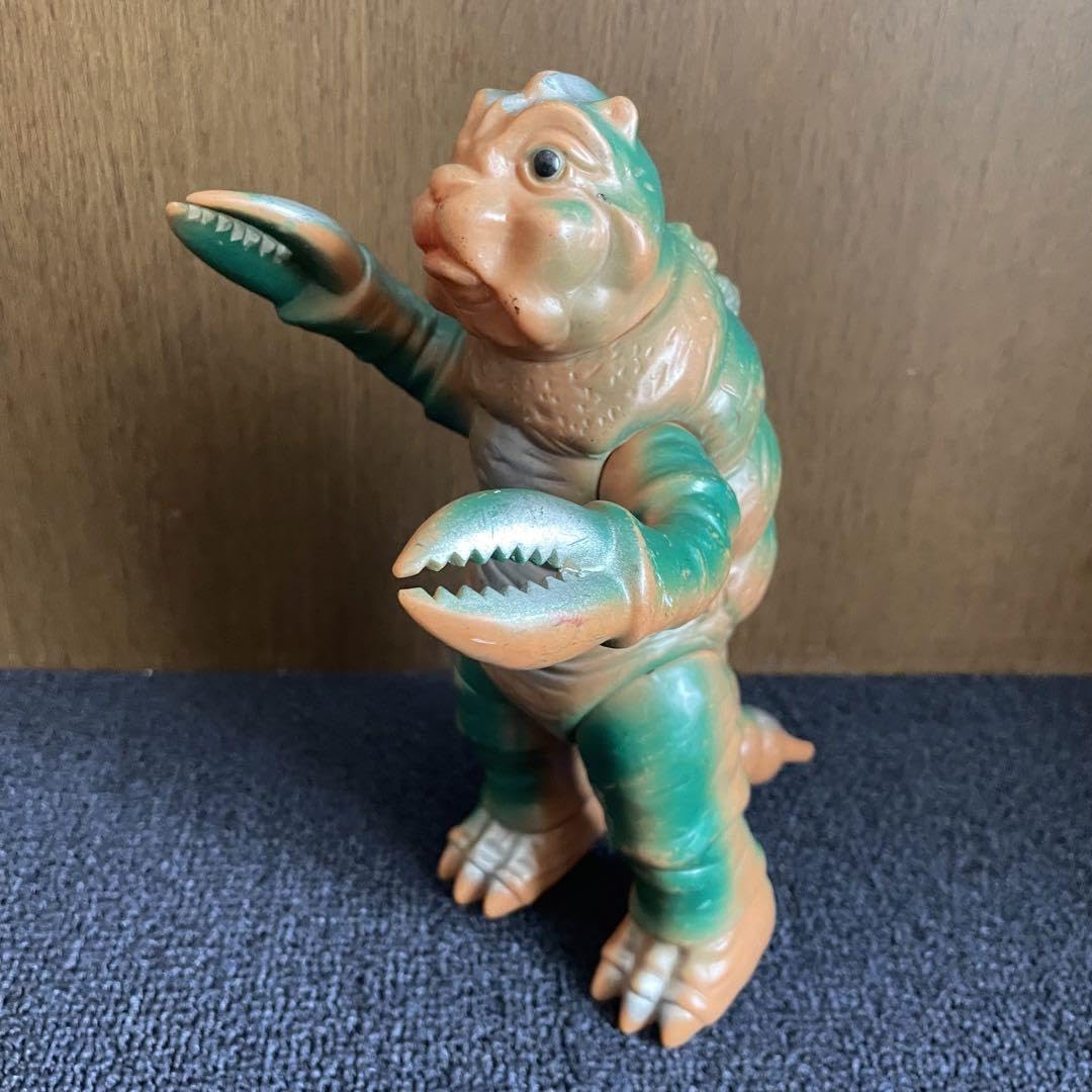 Amazon.co.jp: サソギラス ソフビ ブルマァク マグマ大使 ビンテージ 