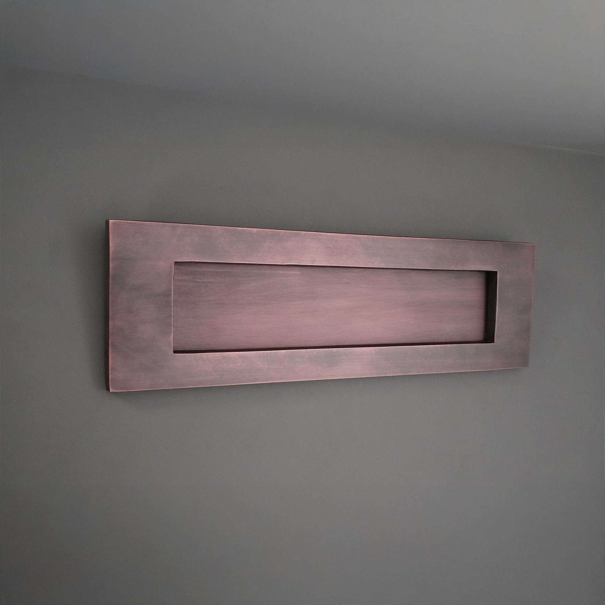 Placa tradicional de latón macizo victoriano de 25,4 cm o 30,4 cm con muelle para puerta, bronce envejecido (25,4 cm x 7,6 cm)