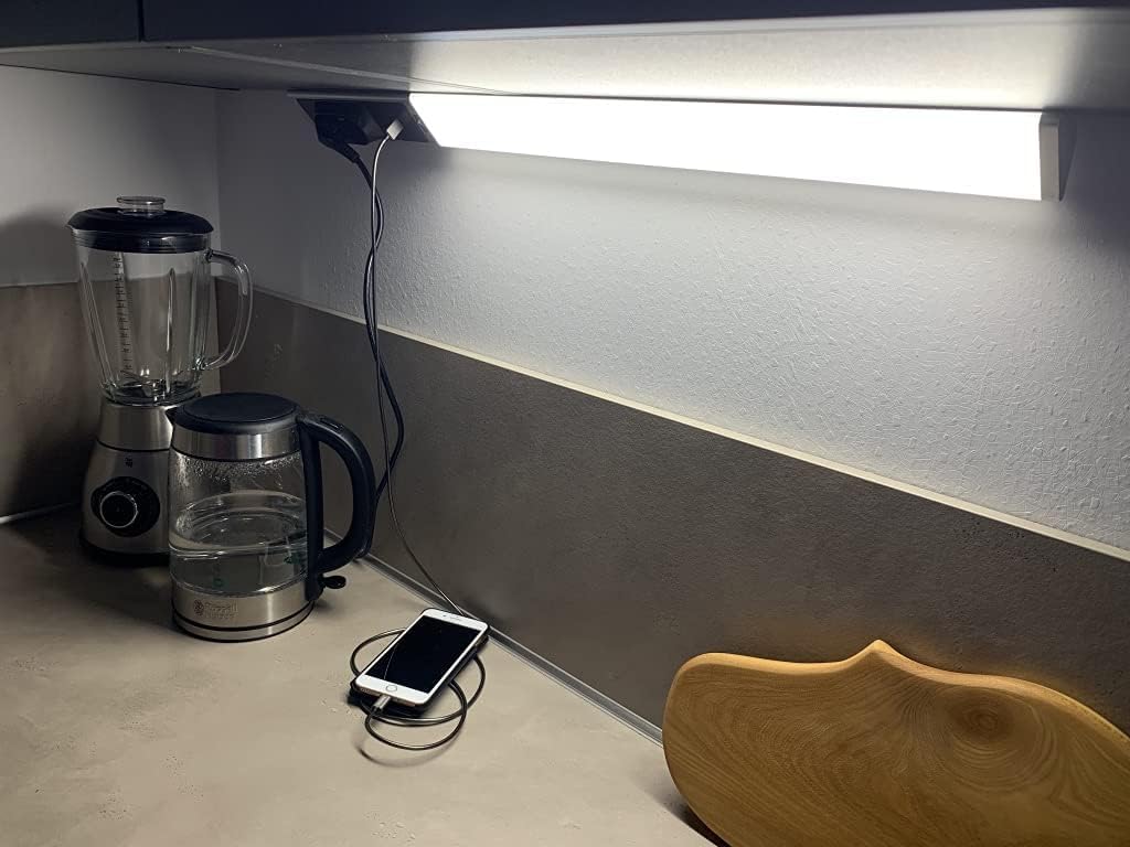 BOLD LED Küchen-Unterbauleuchte - Unterschrank-Leuchte mit 2 Steckdosen | Lichtleiste 18W, 1500lm, 4000k Neutralweiß, 80cm Länge, 2 USB-A Ports, IP20, ideal für Werkstatt, Bad & Schreibtisch