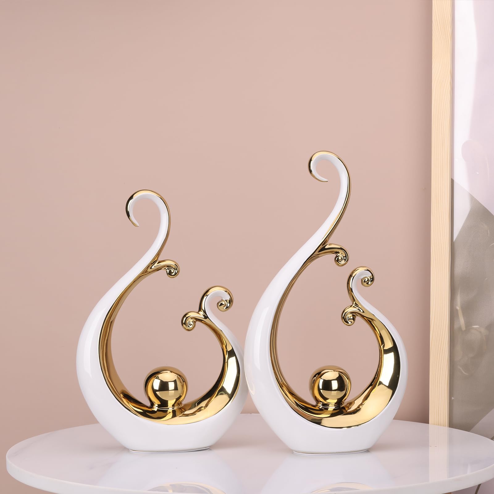 Statua in Ceramica Decorativa Bianca e Oro Lucido, Arte Moderna Astratta di Lusso per Centrotavola - Scaffali Bianchi e Oro per Libreria e Tavolo da Pranzo, Decorazione Versatile per Tavolino da Caffè