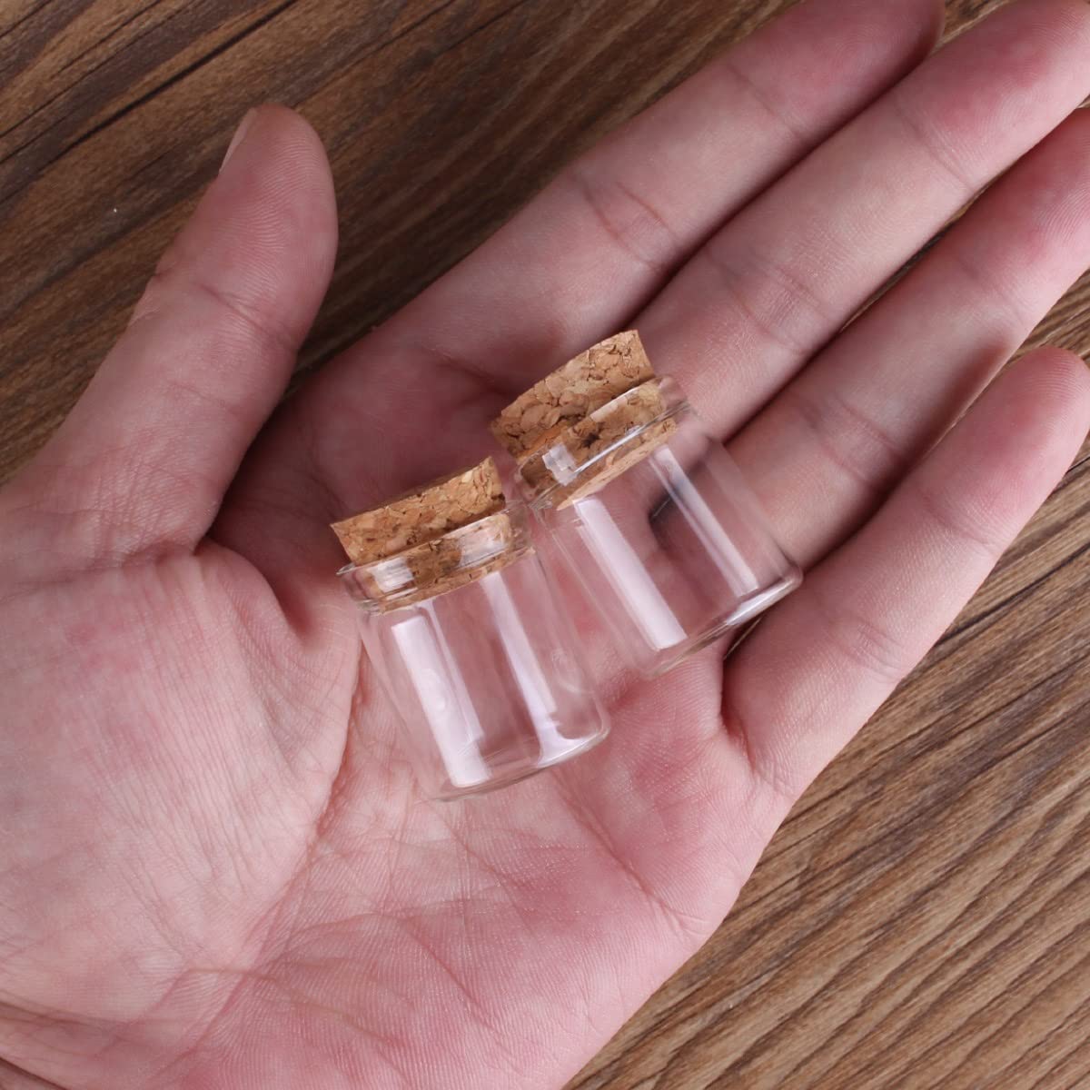 Szklane probówki, Opakowanie 24 szklanych probówek z korkami o średnicy mm i wysokości 3-6 cm. Pojemność 8-14 ml