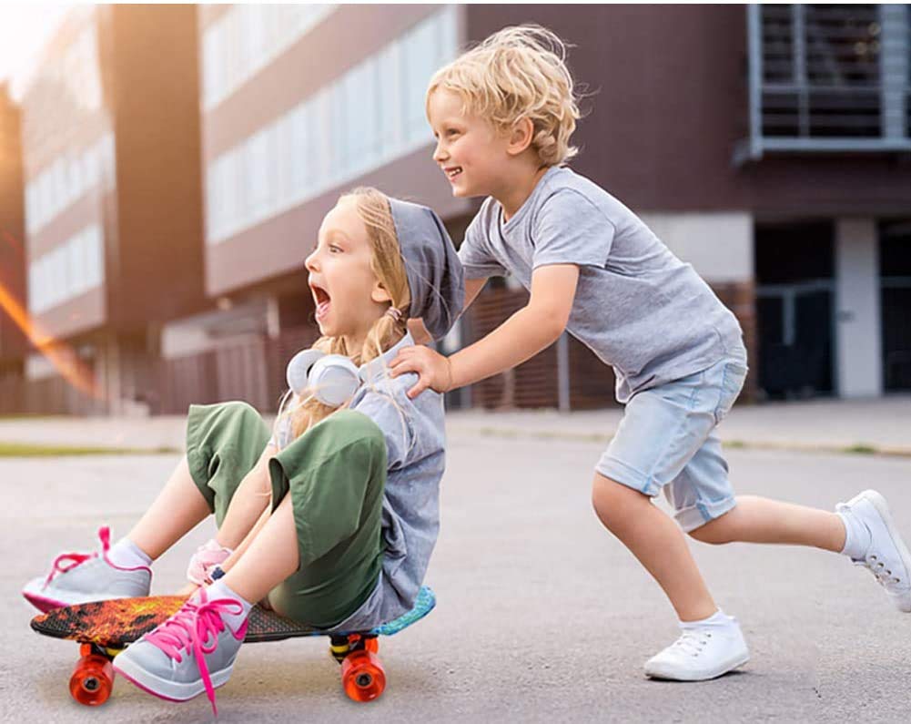 Skateboard Kids Mini Cruiser Skateboard Completo da 22 Pollici con Ruote Luminose a LED per Adulti Bambini Principianti Ragazze Ragazzi Regalo di Compleanno