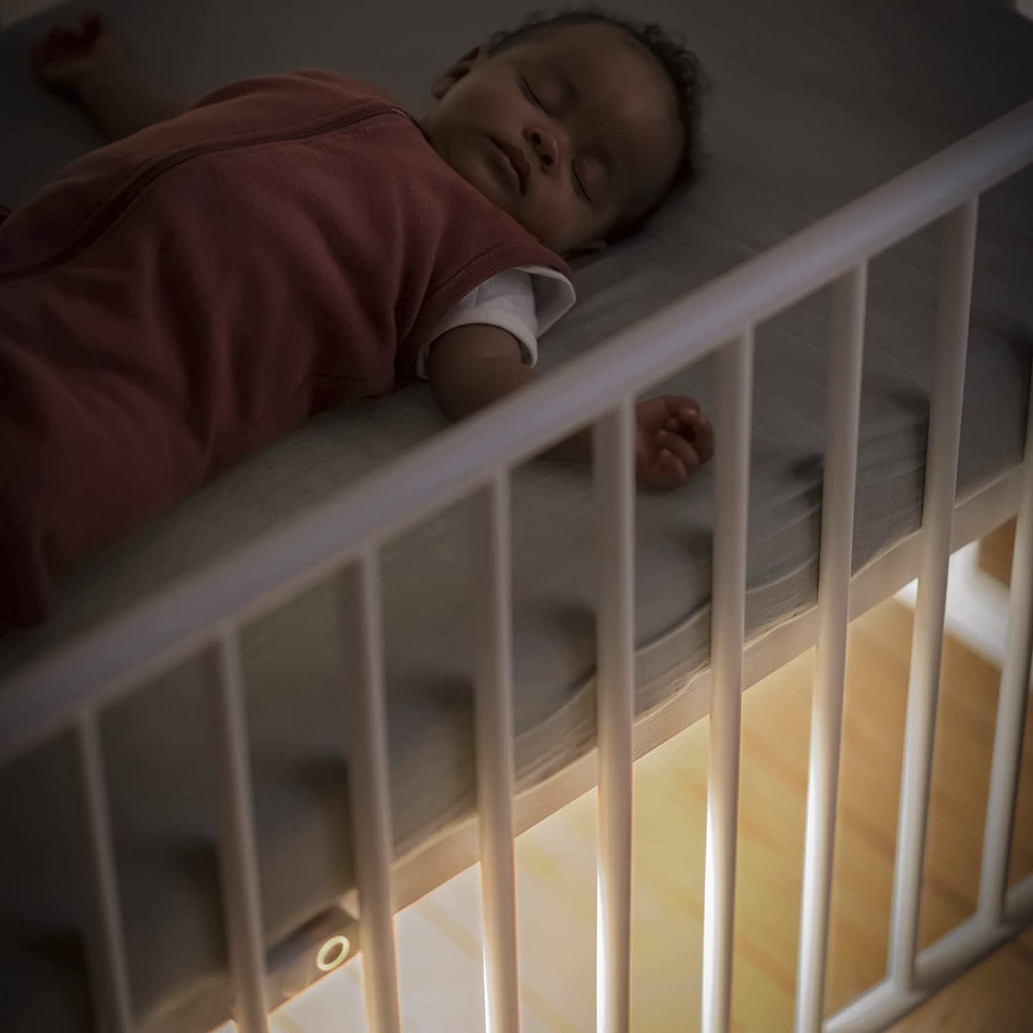 Maxi-Cosi Glow Luce Notturna bambini, luce intelligente dimmerabile multicolore con rilevatore di movimento, attivabile tramite app o comando vocale, compatibile con Amazon Alexa e Google Home
