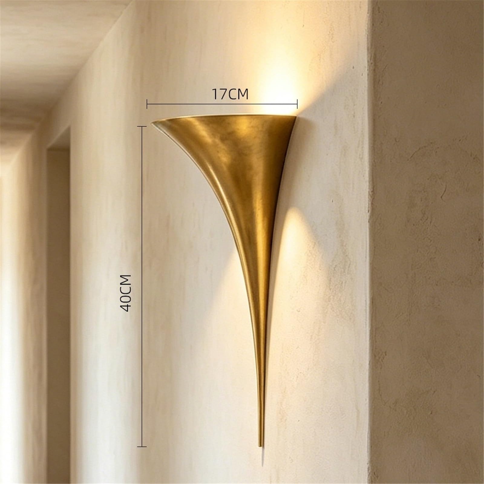 Atmosphère Wandleuchte aus Metall, geschwungene Ausgestellte, kegelförmig, für Schlafzimmer (klein)