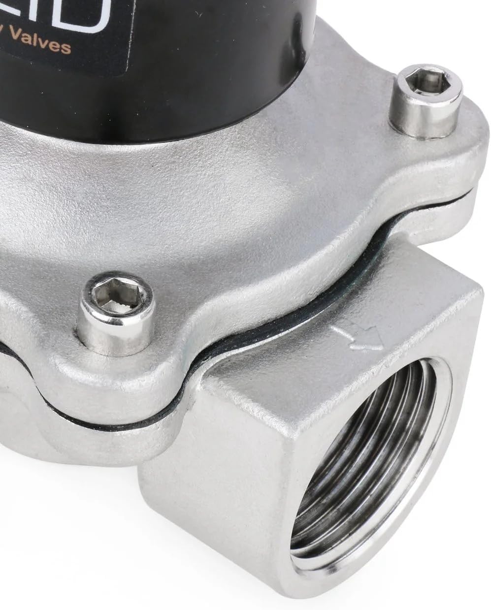 Close-up of the threaded port with flow direction arrow