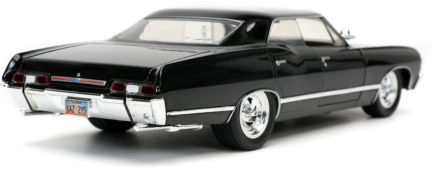Jada Toys 253255037 Supernatural Dean Winchester, 1967 Chevy Impala Sport Sedan, Doors + Boot + Moter Cover to Open, Scale 1:24, Black, One Size