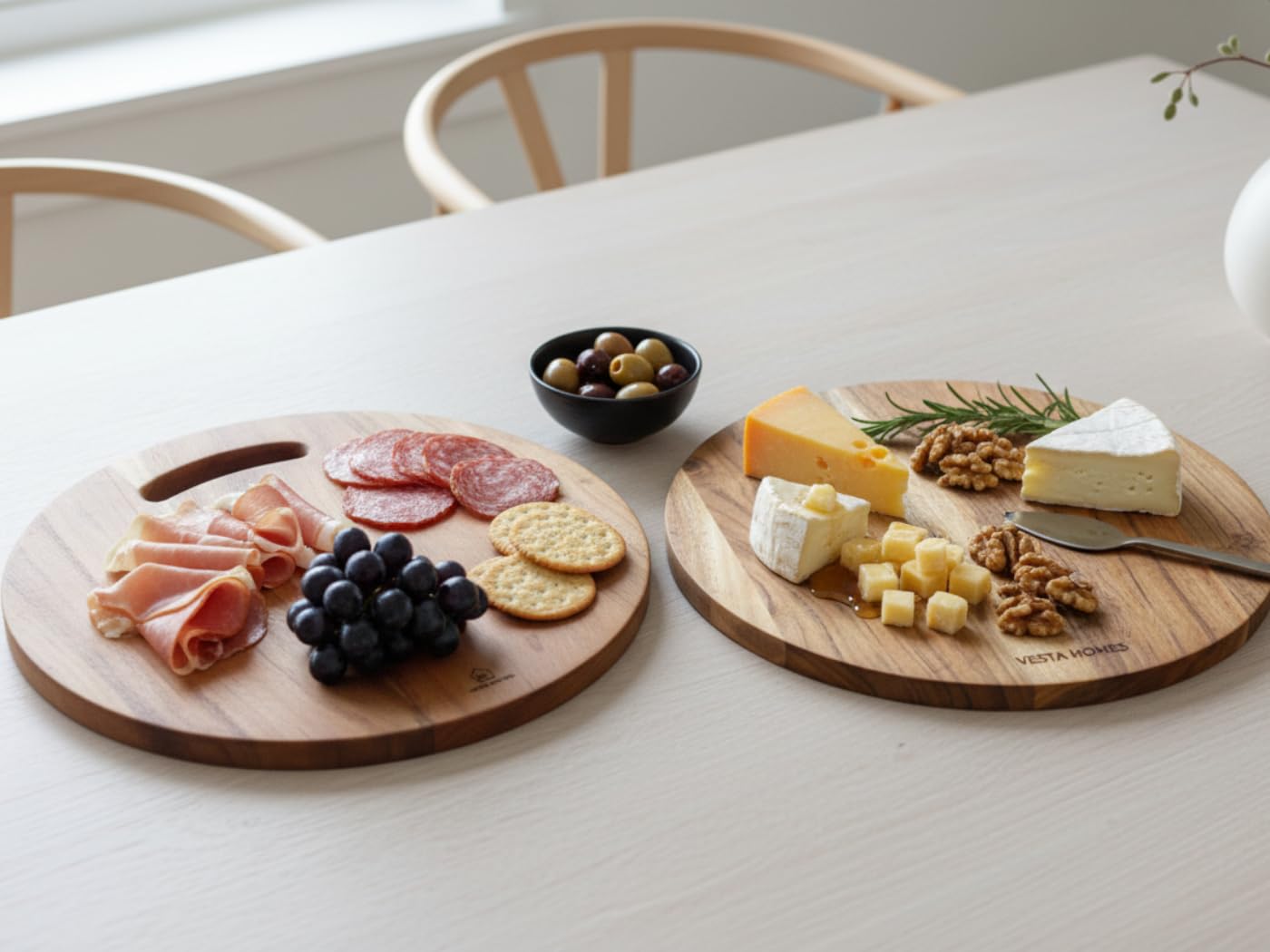 Vesta Homes Tablas de cortar redondas para cocina, juego de 2 tablas de cortar de madera grandes, tabla de embutidos de acacia, tabla de servir para frutas, verduras y queso, 12 x 12 pulgadas, 11.6 x