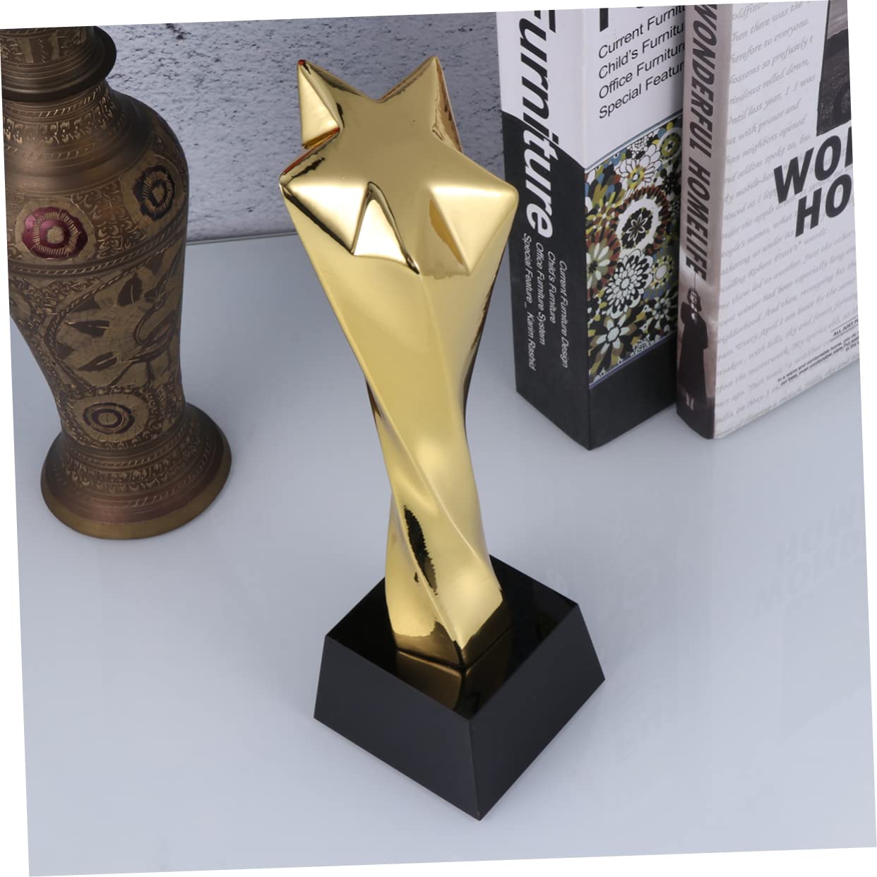 Goldene Auszeichnungstrophäe aus Kunstharz mit Stern Design Kreative Partytrophäe als Spielpreis Belohnung für Sportbankette