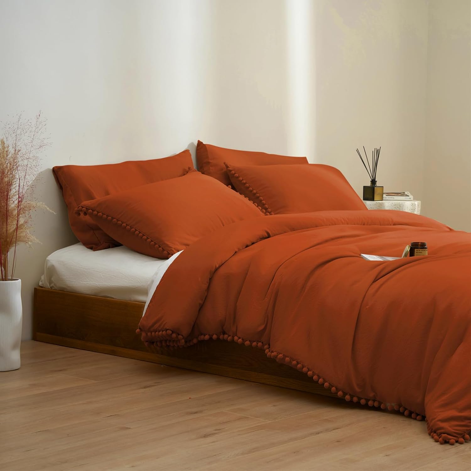 MUKKA Queen Comforter Set 5-Piece Queen Size White, Boho Pom Pom Fringe Comforter Sets Ivery, Soft Microfiber Bedding Comforter Set White with 2 Pillowcases,2 Pillowshams