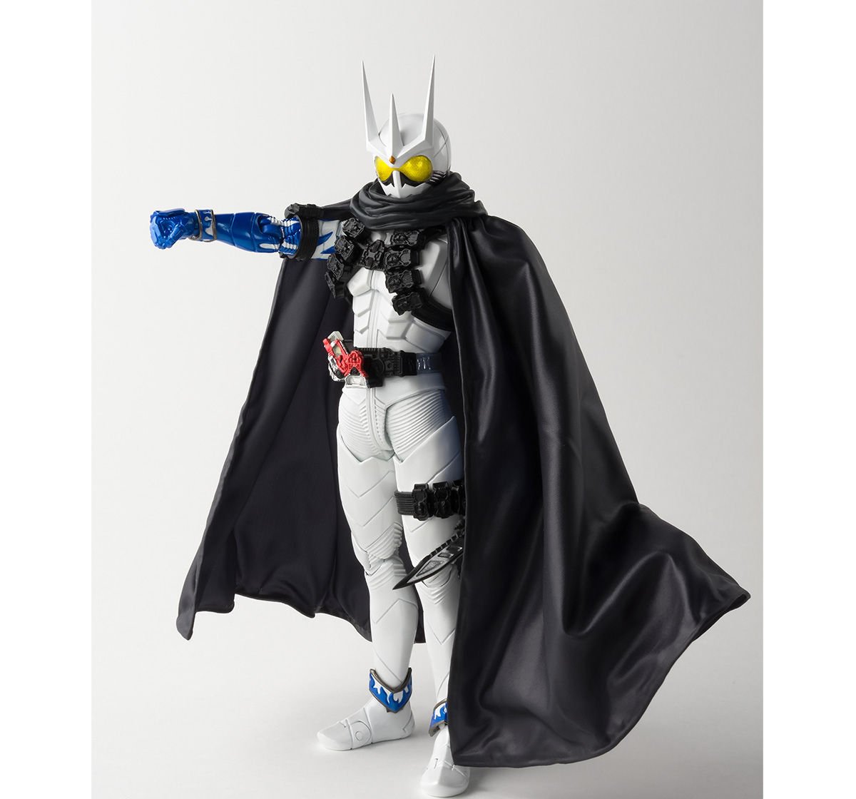 Amazon.co.jp: S.H.フィギュアーツ(真骨彫製法) 仮面ライダー  
