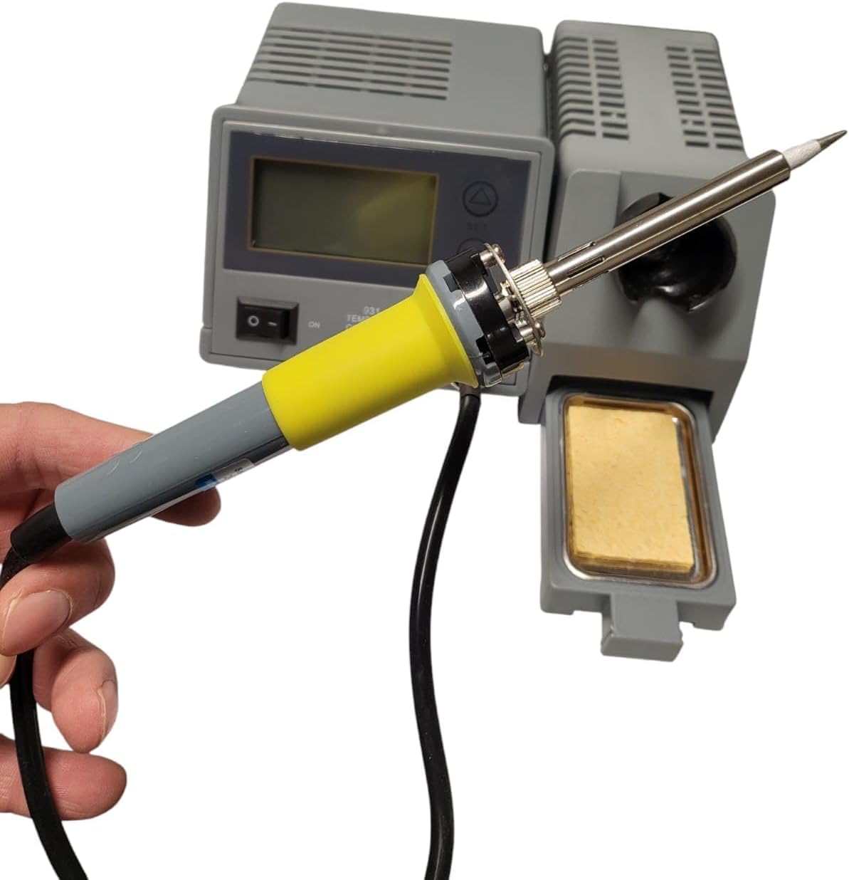 Stazione Saldante Elettrica Professionale AN-931+ Kit 4 Punte Assortite con Display Digitale Temperatura Regolabile 150-450°C Spugna 48W 220-240V di Saldatura Dissaldante Alta Qualità ANFEL