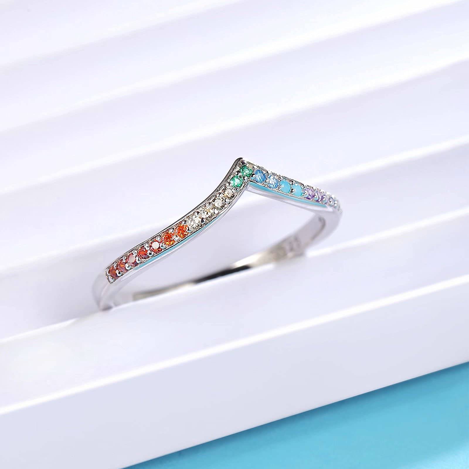 Qings Bague en Forme de V Arc-en-Ciel, Colorée CZ Bague à Chevrons Empilables Bague en Argent Sterling 925 pour Fiançailles de Mariage d'anniversaire, Cadeaux de Bijoux pour Femmes Filles